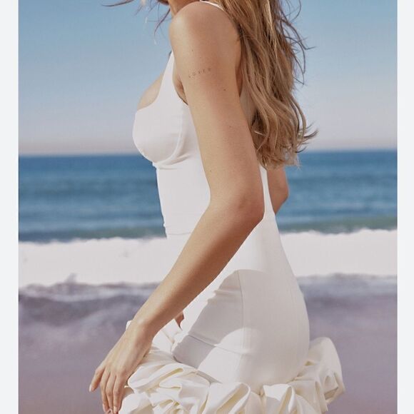 White Ruffle Hem Dress small nwot B-2 - Picture 8 of 16